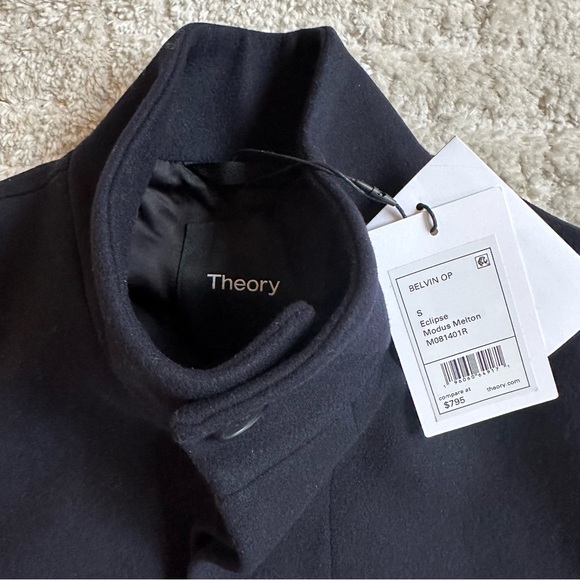 Theory Single-Breasted Coat in Wool - Picture 5 of 5